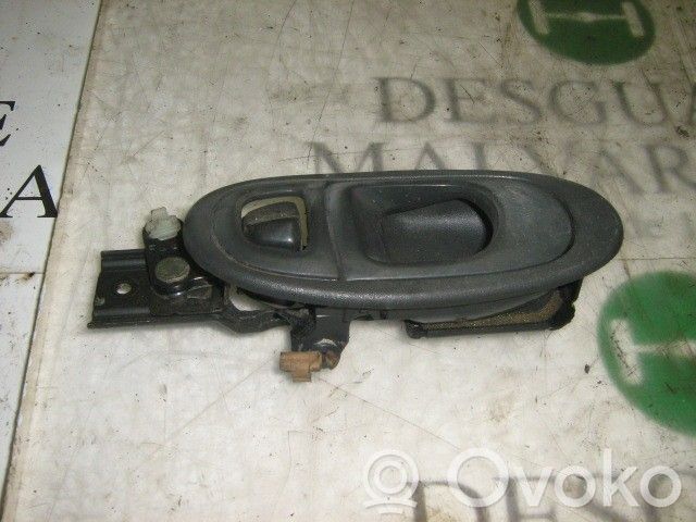 Manecilla interna puerta delantera