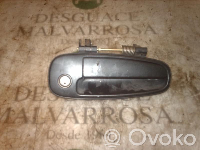 Manecilla externa puerta delantera