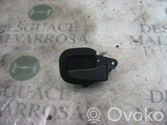 Poignée inférieure de porte avant