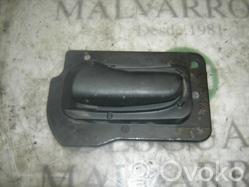 Manecilla interna puerta delantera