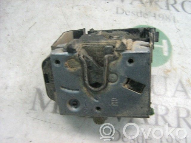 Cerradura de puerta delantera