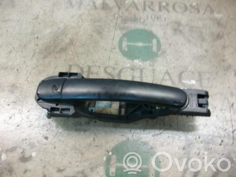 Manecilla externa puerta delantera
