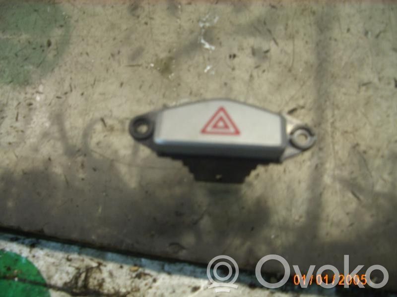 Botón interruptor de luz de peligro   0K2FB664H0,864W0140,864W0140