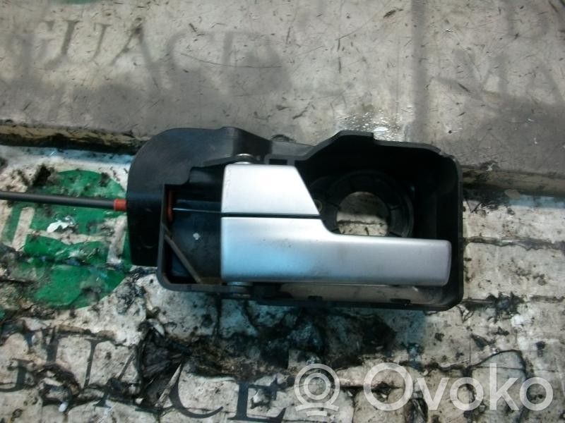 Manecilla interna puerta delantera