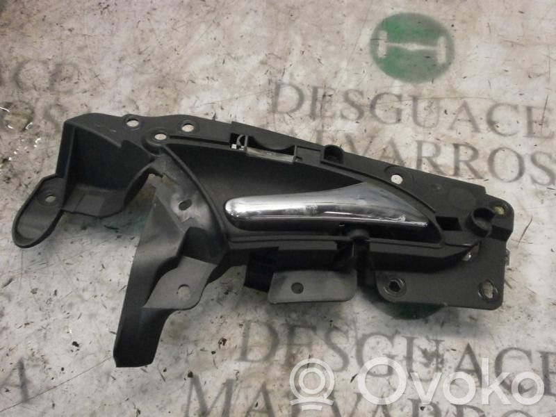 Manecilla interna puerta trasera   A21176602247F24