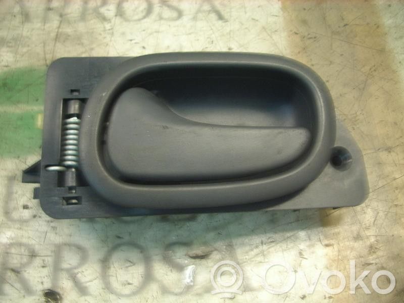 Manecilla interna puerta delantera