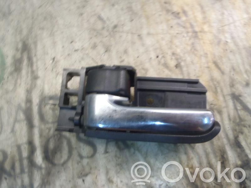 Toyota Corolla E110 Poignée inférieure de porte avant