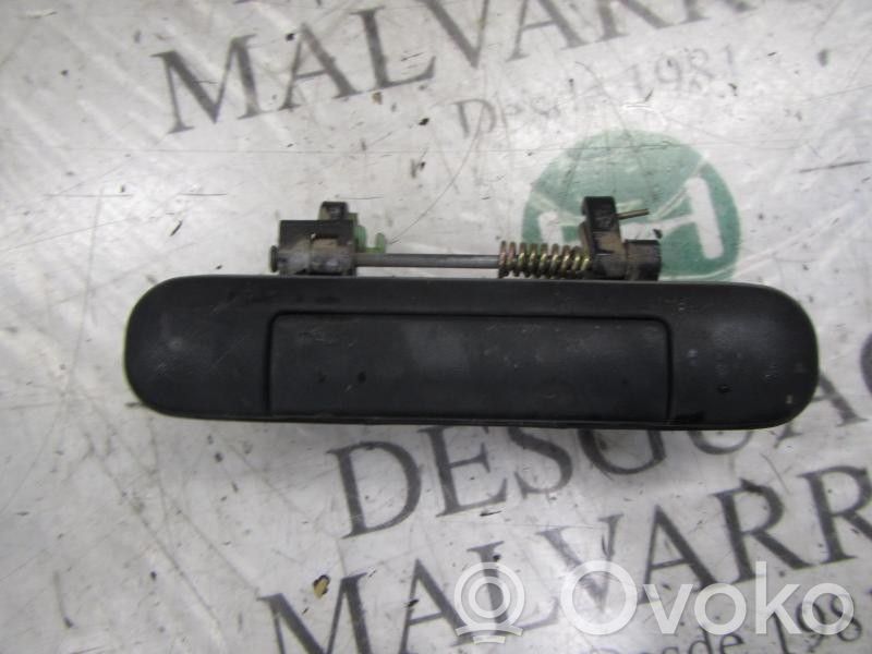 Manecilla externa puerta trasera
