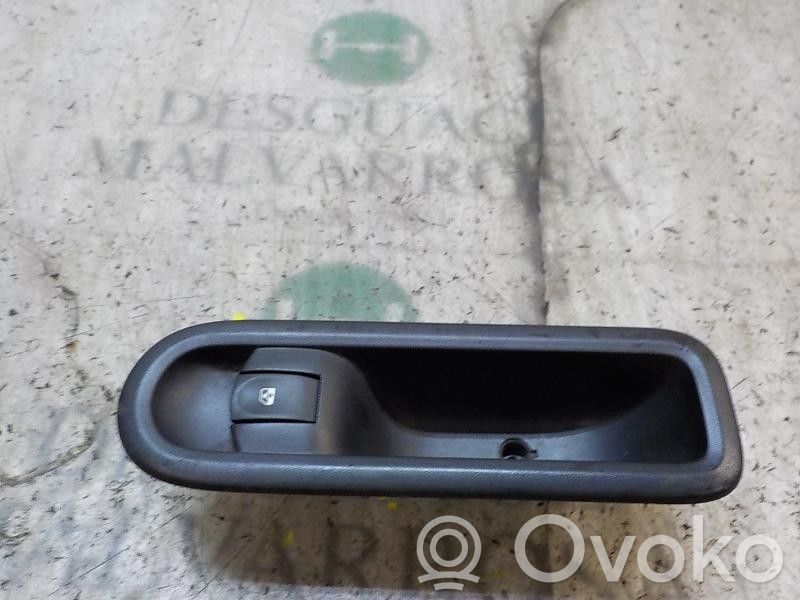 Interrupteur commade lève-vitre   8200214936