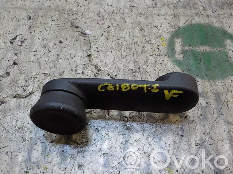 Opel Corsa D Korbka szyby drzwi tylnych