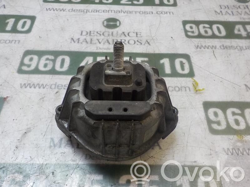 Soporte de montaje del motor   22116768799