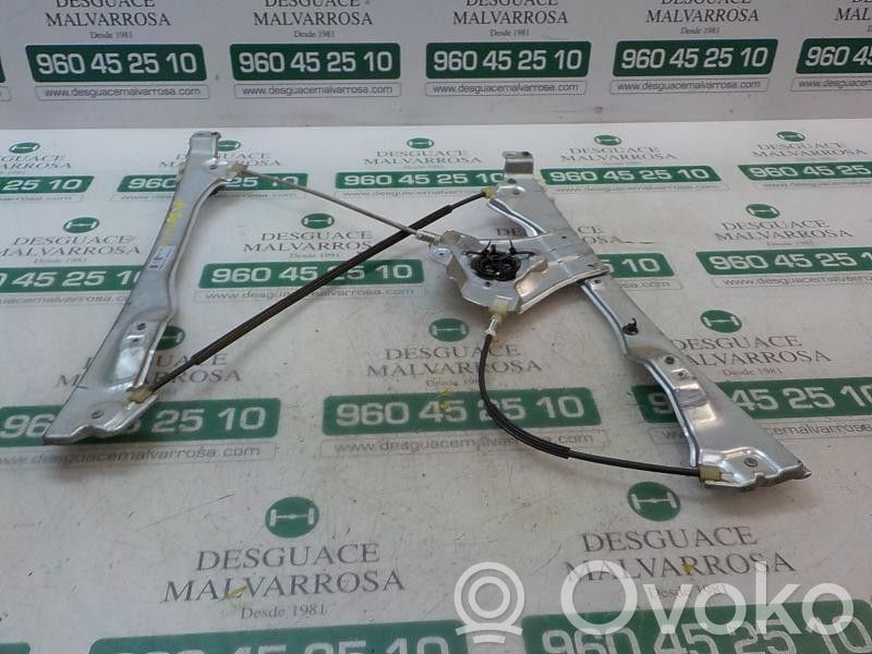 Regulador manual de la ventanilla delantera