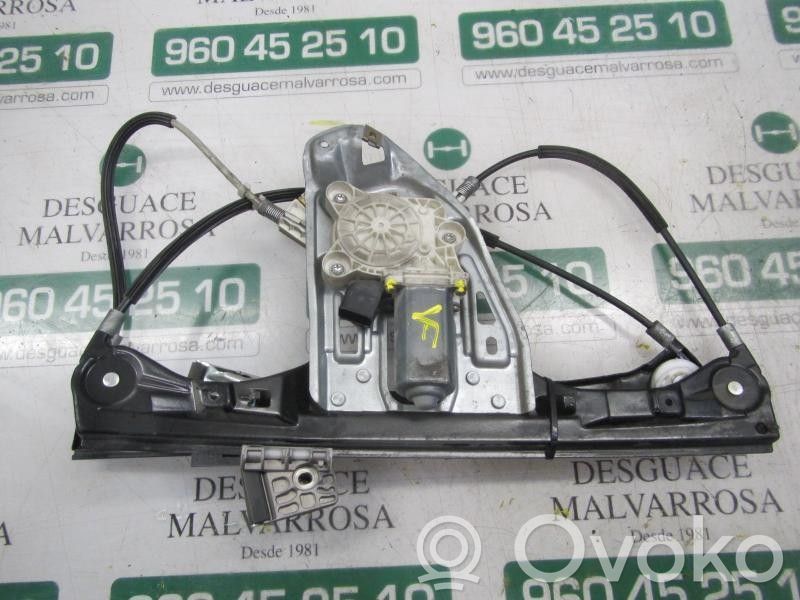 Regulador manual de la ventanilla delantera