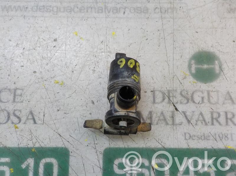 Land Rover Freelander 2 - LR2 Windscreen/windshield washer pump 