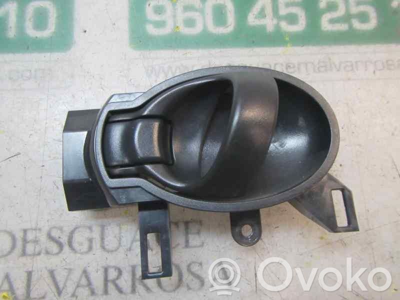 Nissan Micra Manecilla interna puerta trasera 