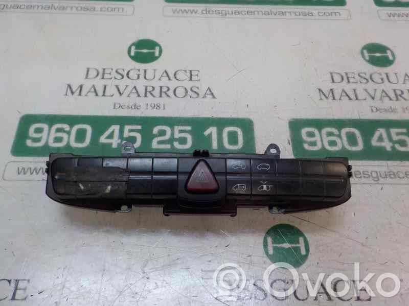 Mercedes-Benz Vito Viano W639 Przycisk świateł awaryjnych