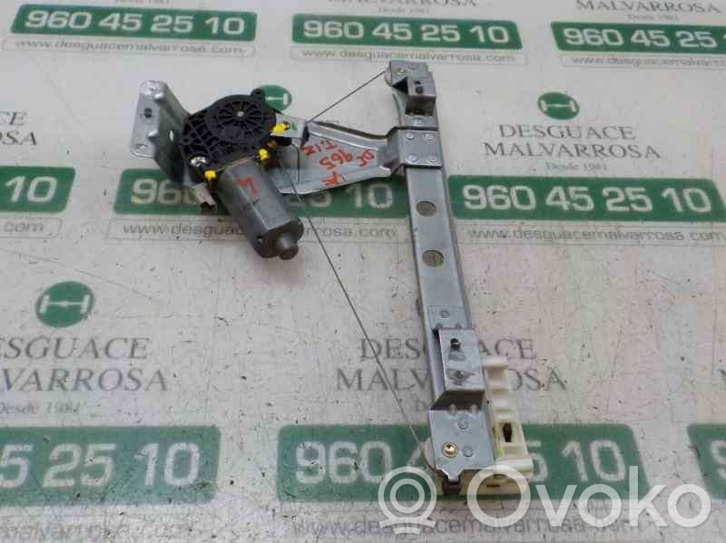 Mecanismo para subir la puerta trasera sin motor