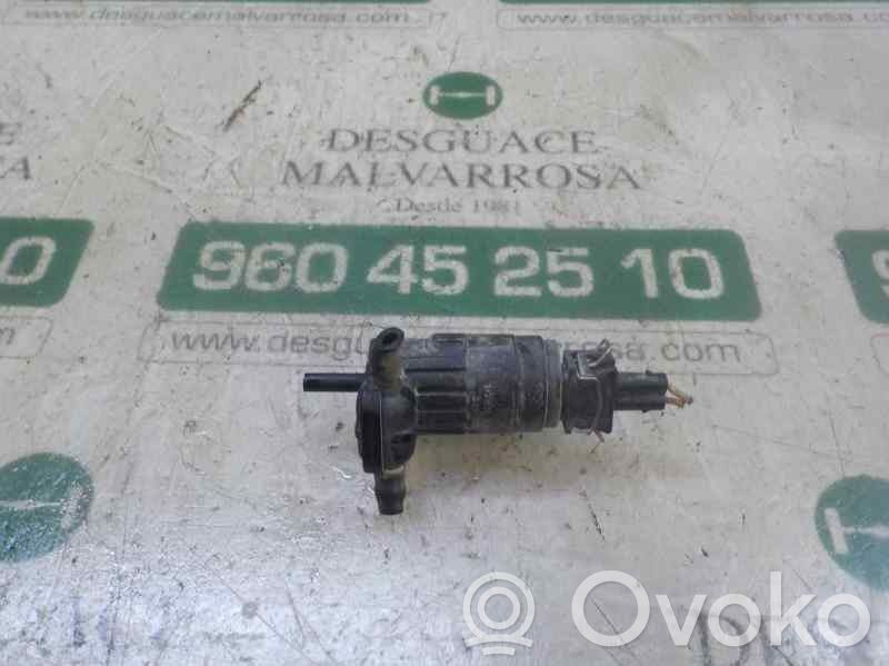 Windscreen/windshield washer pump   1554057