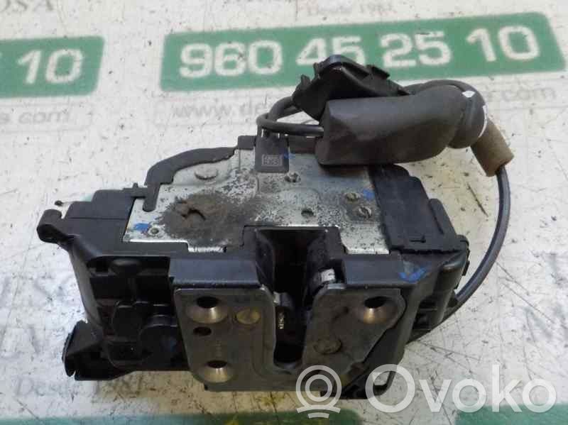 Zamek drzwi tylnych   825020033R,825020333R