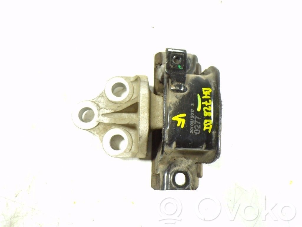 Opel Corsa E Engine mount bracket 
