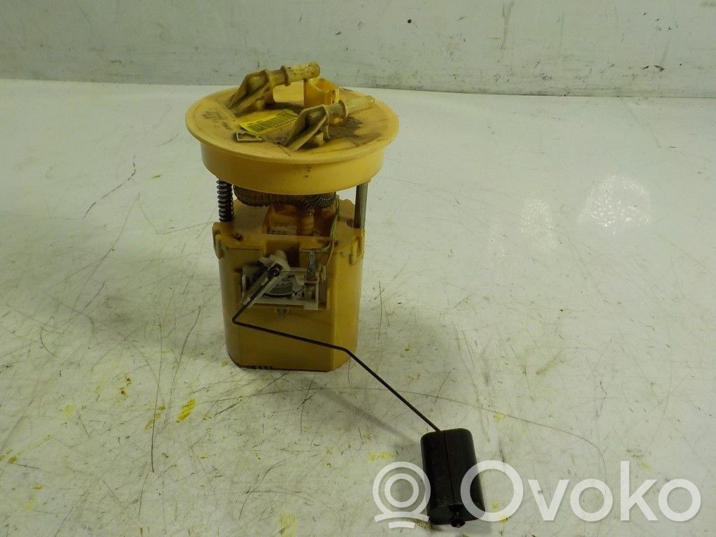 Bomba interna de combustible   8V519275