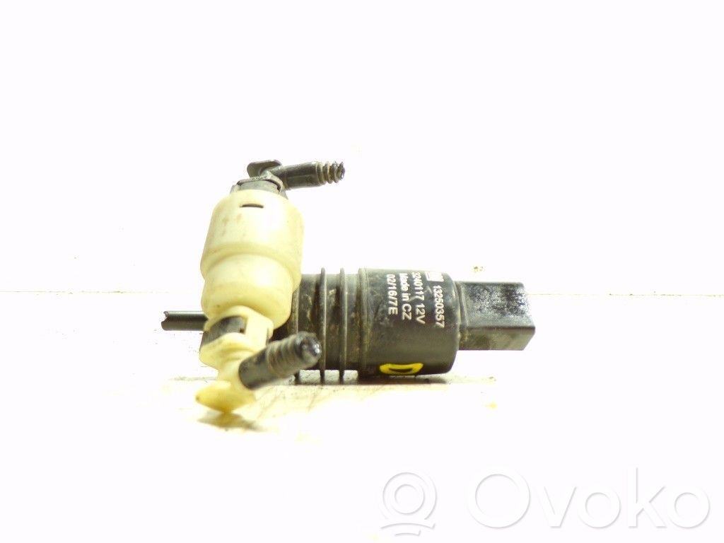 Windscreen/windshield washer pump   13250357,13250357