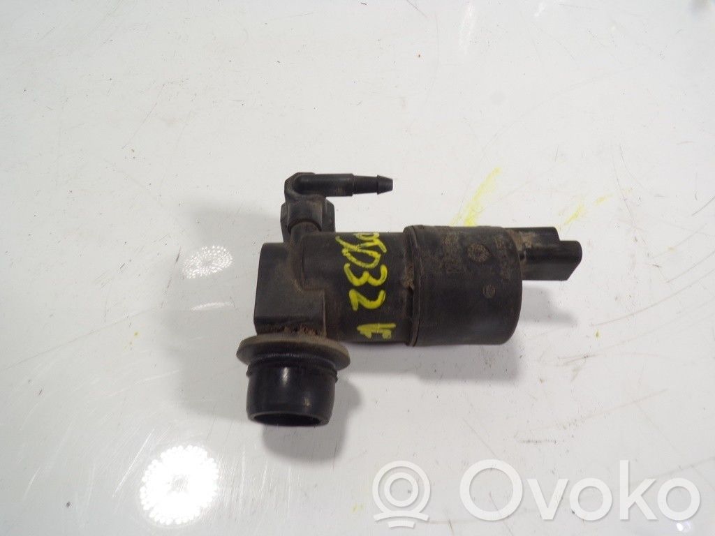 Windscreen/windshield washer pump   643475