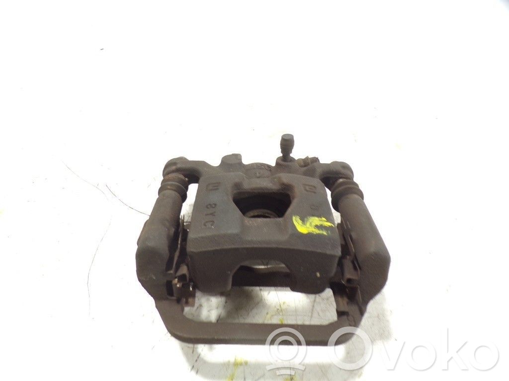 Nissan Qashqai+2 Supporto della pinza del freno posteriore