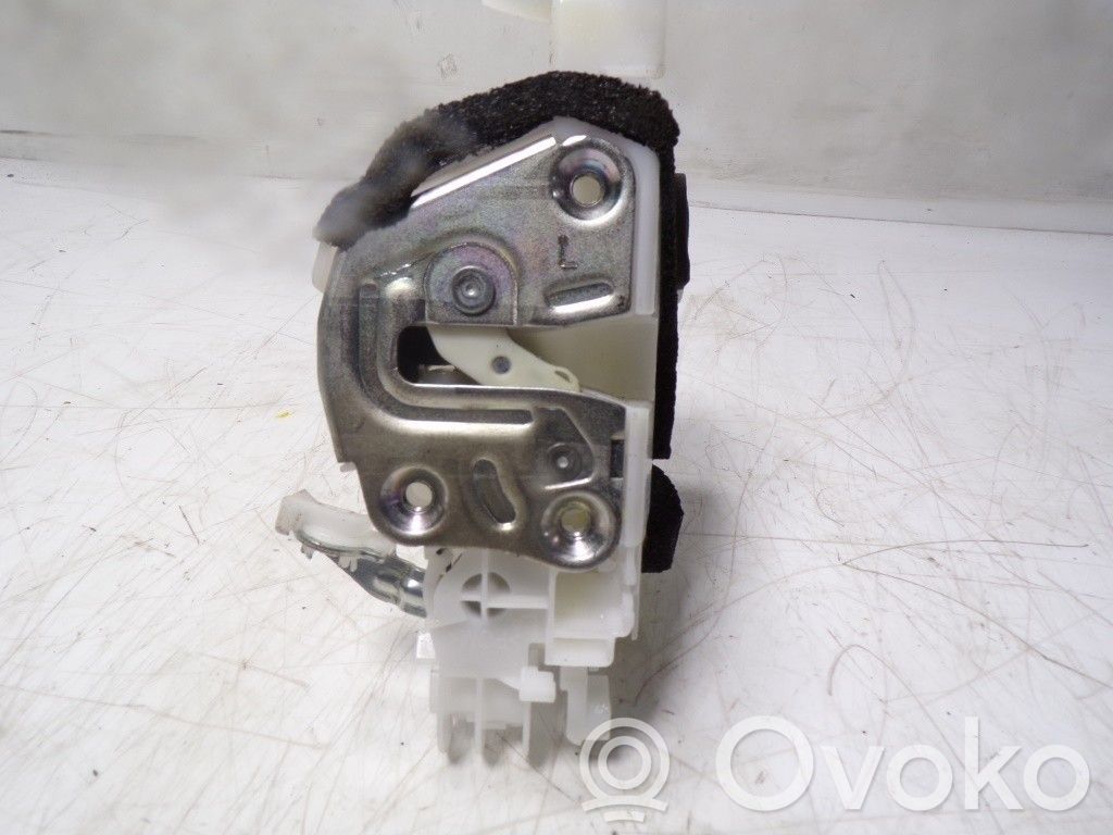 Suzuki Vitara (LY) Front door lock 