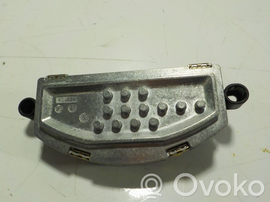 Lämpöpuhaltimen moottorin vastus   2Q0907521