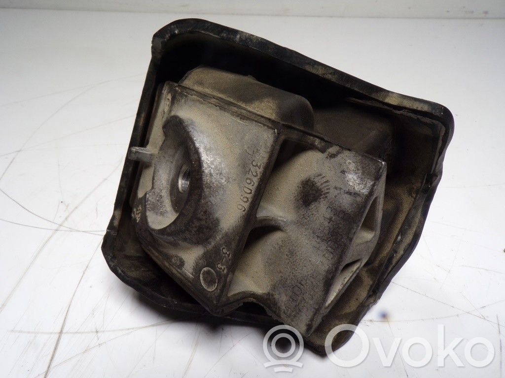 Volkswagen Crafter Engine mount bracket 