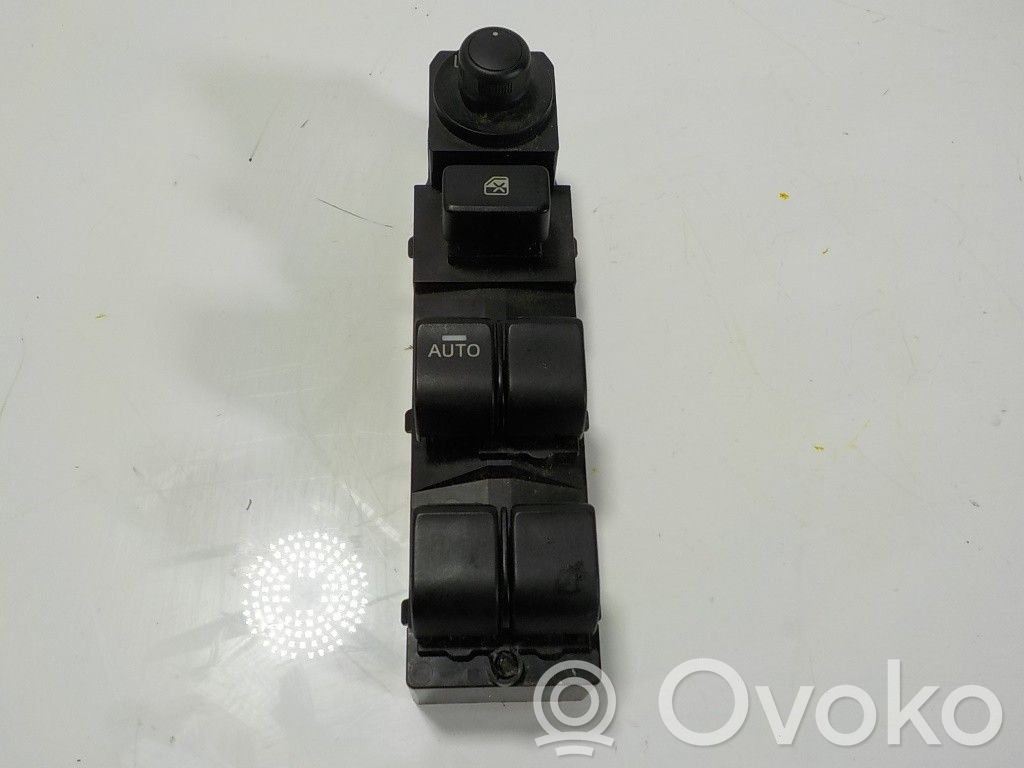 Electric window control switch   DG3T66350