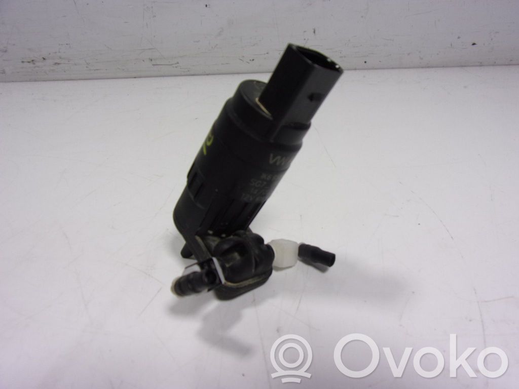 Windscreen/windshield washer pump   1K6955651,1K6955651