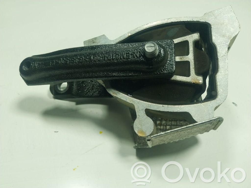 Engine mount bracket   LR143677