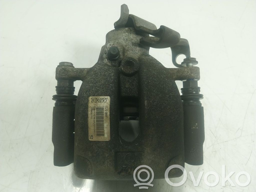 Peugeot 3008 I Supporto della pinza del freno posteriore