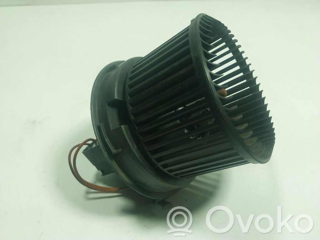 Toyota Aygo AB40 Mazā radiatora ventilators 