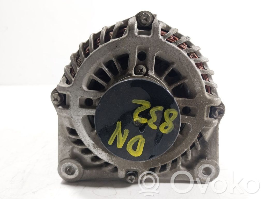 Nissan Juke I F15 Generator/alternator 