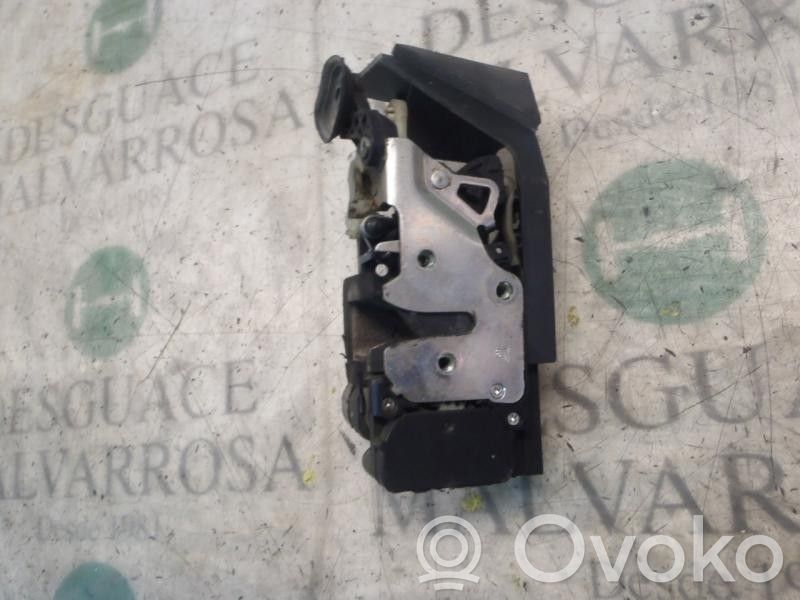 Cerradura de puerta trasera