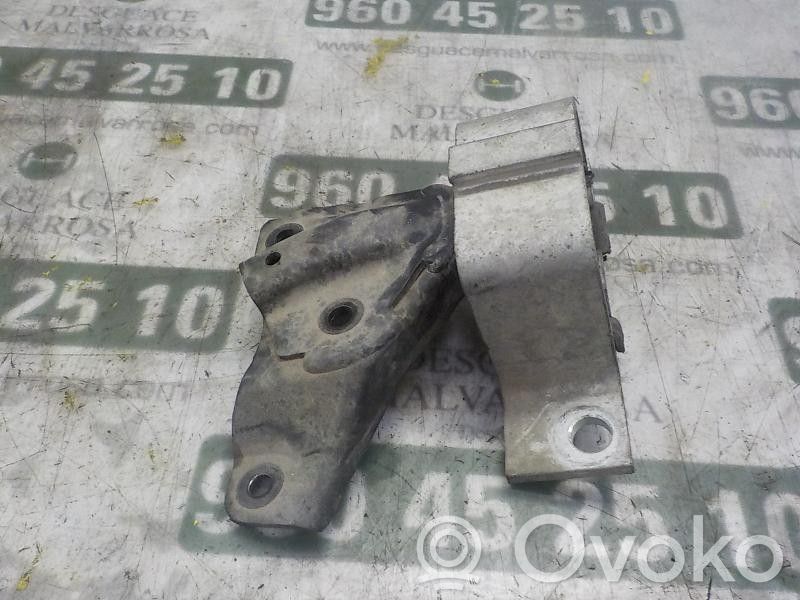 Dacia Sandero Engine mount bracket 