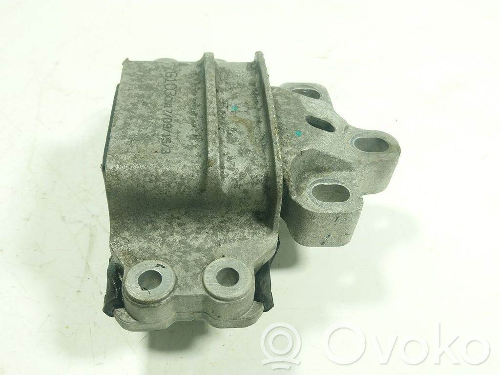 Audi Q3 8U Engine mount bracket 