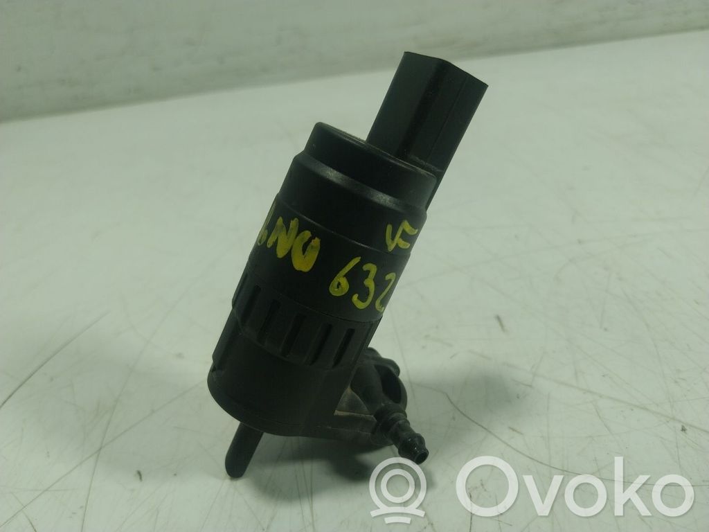 Volkswagen Golf SportWagen Windscreen/windshield washer pump 