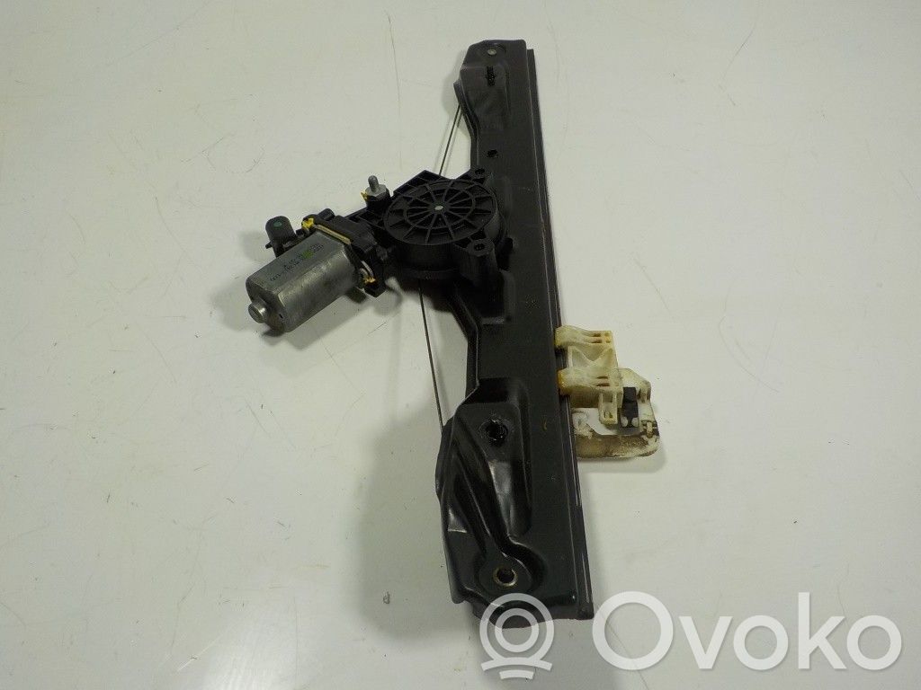 Regulador manual de la ventanilla delantera   M13413C00