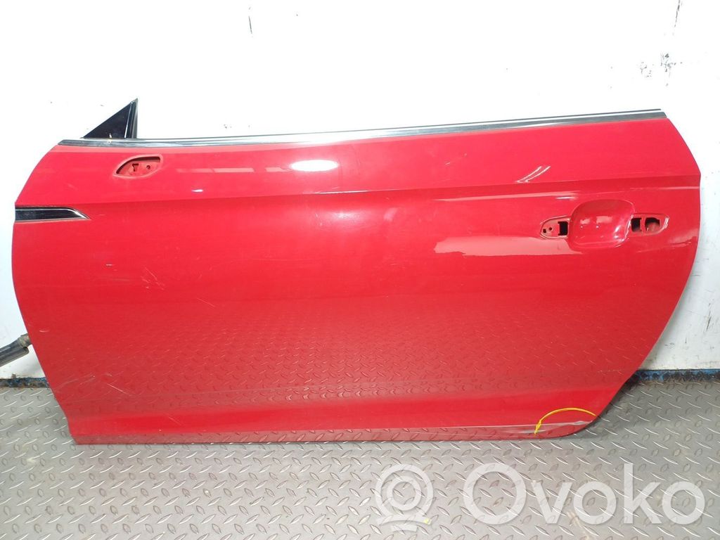 Puerta delantera   8W6831051B