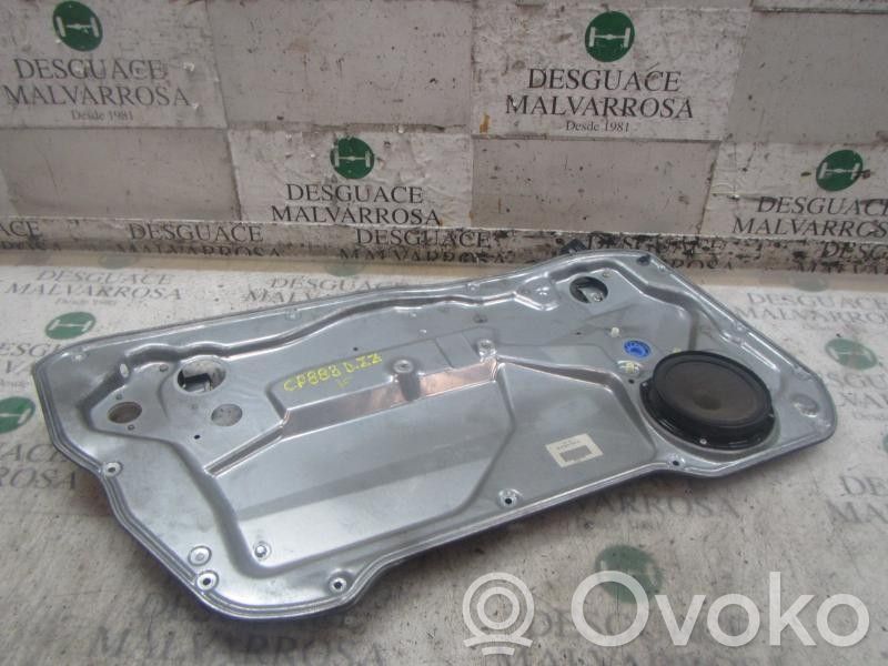 Regulador manual de la ventanilla delantera
