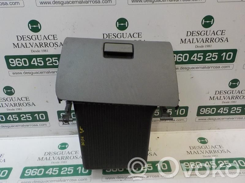 Glove box   1493179