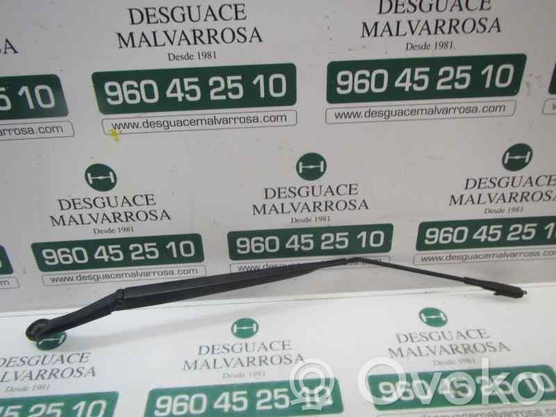 Nissan Qashqai Braccio della spazzola tergicristallo anteriore