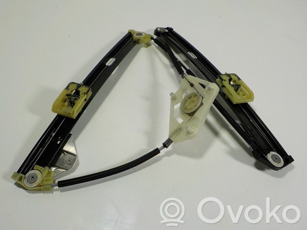 Regulador manual de la ventanilla delantera   82G837461,82G837461