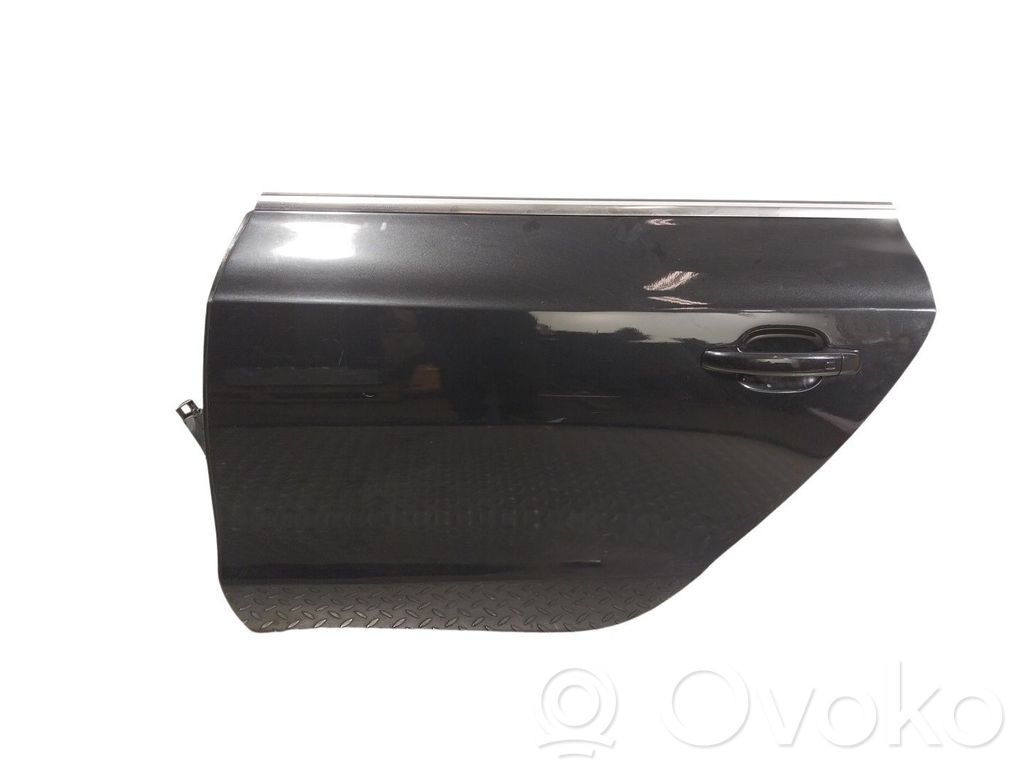 Puerta trasera   8T8833051D