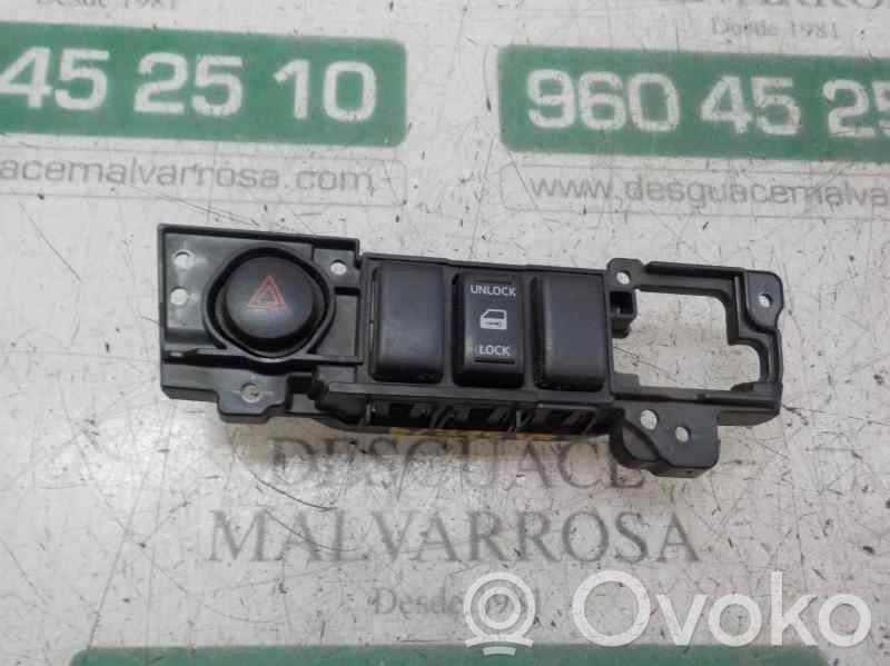 Nissan NV200 Interruttore luci di emergenza