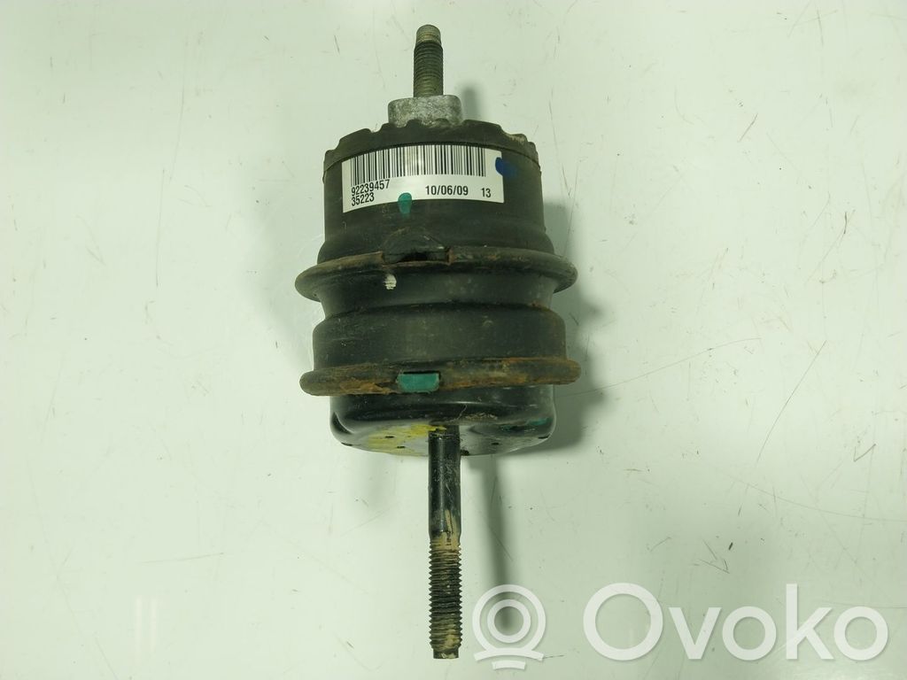 Chevrolet Camaro Engine mount bracket 